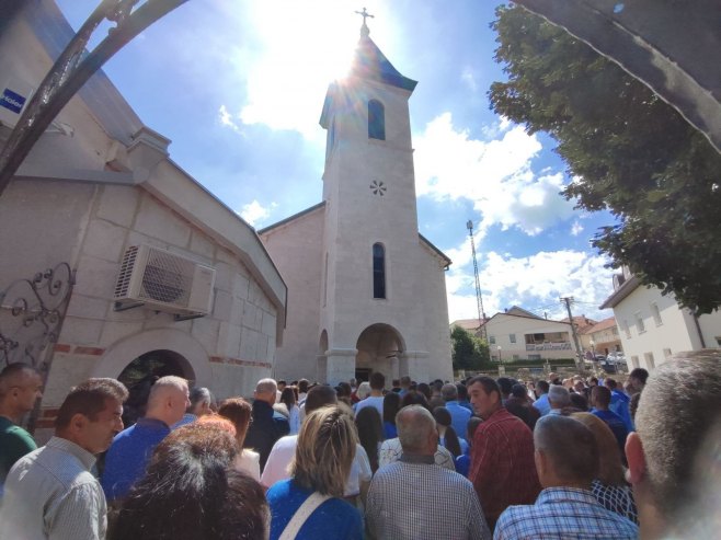 Nevesinje proslavlja Spasovdan; Gradskim ulicama prošla tradicionalna svečana litija (FOTO)