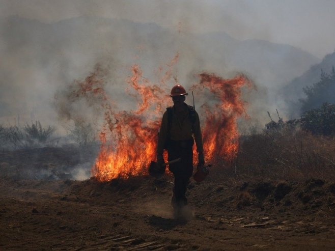 Širi se šumski požar kod Los Anđelesa; Evakuisano 1.200 ljudi (VIDEO)