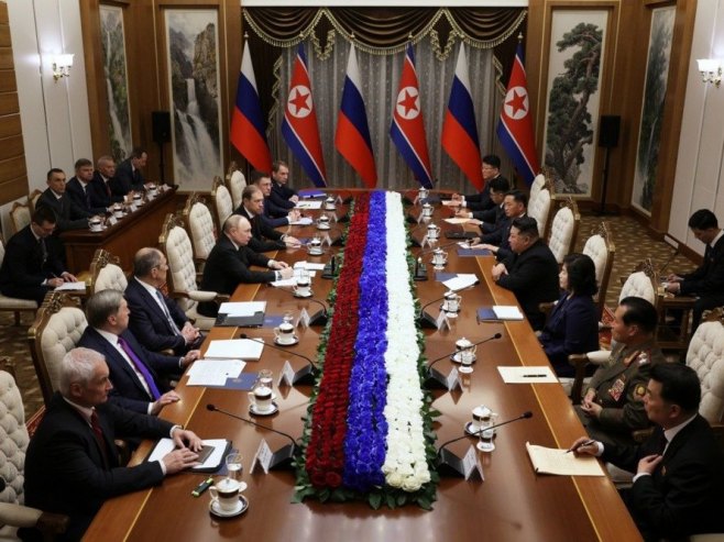 Sastanak sjevernokorejske i ruske delegacije (Foto:  EPA-EFE/GAVRIIL GRIGOROV / SPUTNIK) - 