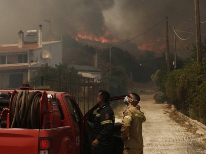 Požar u Grčkoj (Foto: EPA-EFE/YANNIS KOLESIDIS) - 