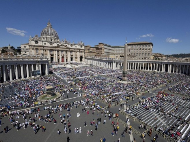 Vatikan (foto: EPA-EFE/MASSIMO PERCOSSI) - 