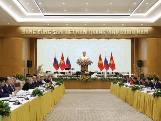Sastanak Putina sa delegacijom Vlade Vijetnama (Foto: EPA-EFE/LUONG THAI LINH) - 