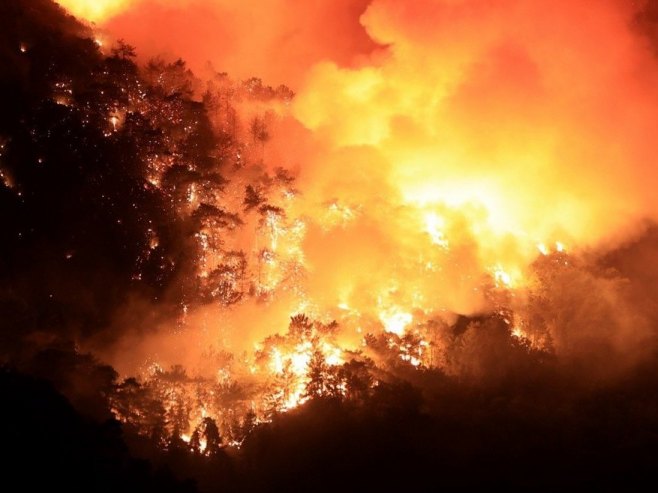 Požar (Foto: EPA-EFE/MAHMUT SERDAR ALAKUS/ilustracija) - 