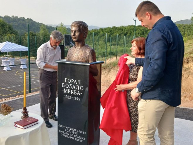 Istočno Novo Sarajevo - otkrivena spomen bista - Foto: SRNA