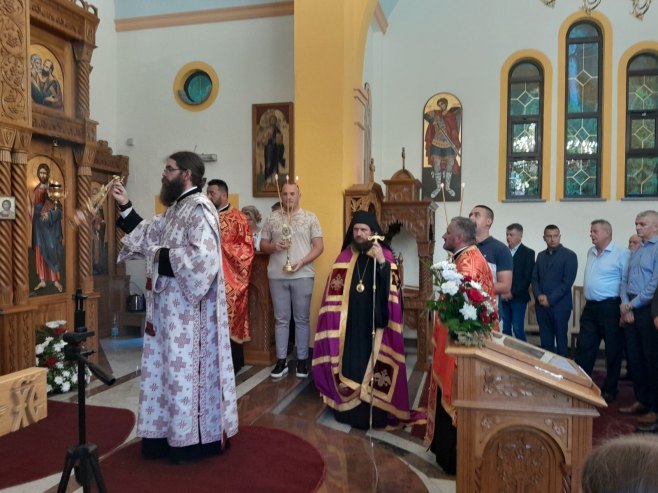 Јezero: Episkop Sergije služio parastos poginulim borcima