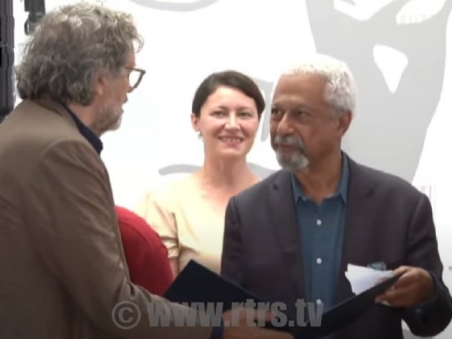 Uručena Velika nagrada "Ivo Andrić": Ovogodišnji laureati   Abdulrazak Gurna i Saša Radojičić (FOTO/VIDEO)