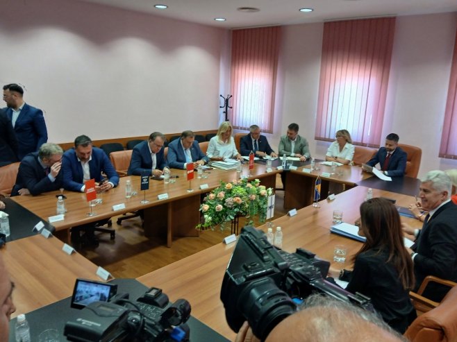 Sastanak partnera na nivou BiH u Mostaru; Konferencija za novinare na RTRS (FOTO)
