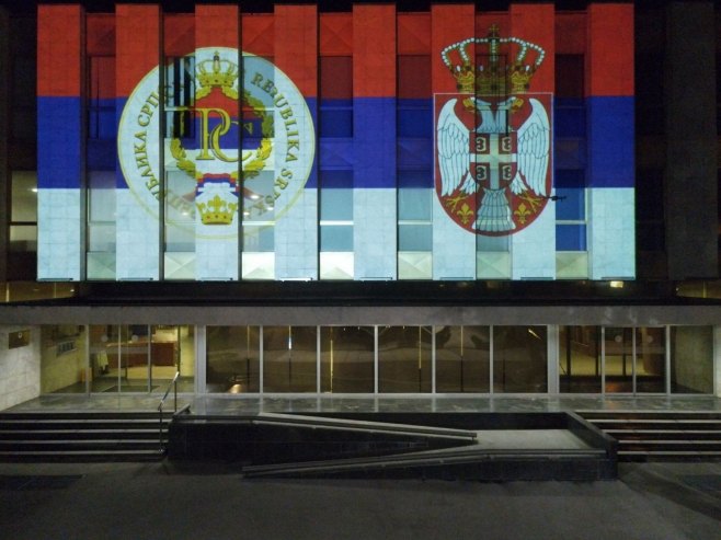 Palata Republike i NSRS u bojama srpske trobojke (FOTO)