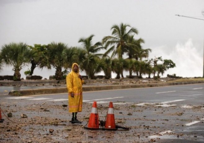 Uragan Beril - Santo Domingo, Dominikanska Republika (foto: EPA-EFE/Orlando Barria) - 