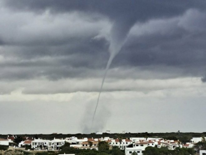 Tornado (Foto: EPA/IVAN MARTIN, ilustracija) - 