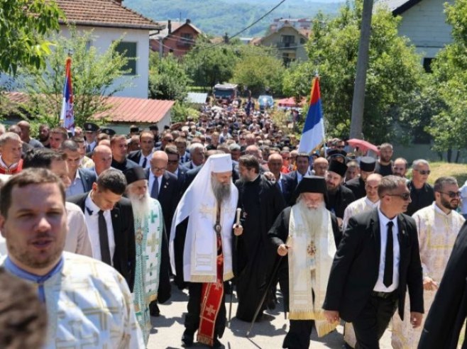Patrijarh sprski Porfirije predvodio litiju u Bratuncu (FOTO/VIDEO)