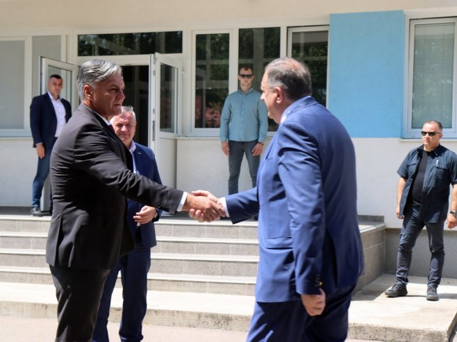 Dodik i Višković u posjeti Centru za obuku MUP-a Srpske u Zalužanima (FOTO)