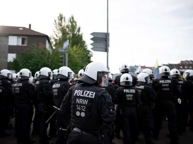 Policija (Foto: EPA-EFE/FABIAN STRAUCH/ilustracija) - 