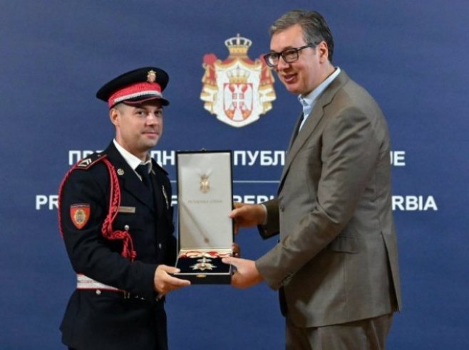 Vučić uručio priznanje Milošu Јevremoviću (foto: instagram.com/buducnostsrbijeav) - 