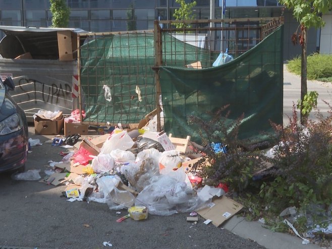 Banjaluka: Kontejneri puni smeća, širi se nesnosan smrad (VIDEO)