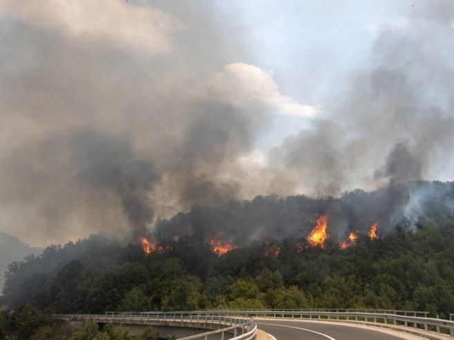 Požare u Sjevernoj Makedoniji gase i avioni iz Srbije, Hrvatske, Crne Gore i Turske