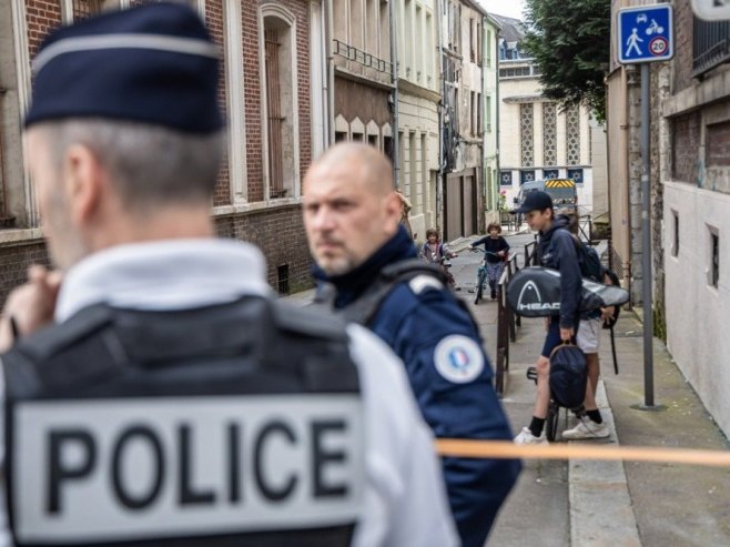 Francuska policija (Foto: EPA/CHRISTOPHE PETIT TESSON) - 