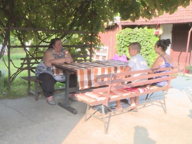 Pomozimo samohranoj majci iz Prijedora da ozdravi - da se normalno kreće i odgaja svoju djecu (VIDEO)