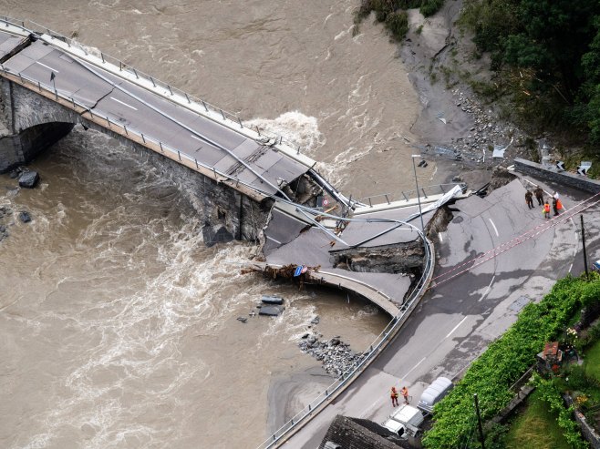 Urušen most (Foto: EPA-EFE/SAMUEL GOLAY/ilustracija) - 