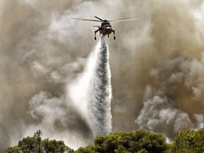 Gašenje požara (Foto: EPA-EFE/VASSILIS PSOMAS/ilustracija) - 