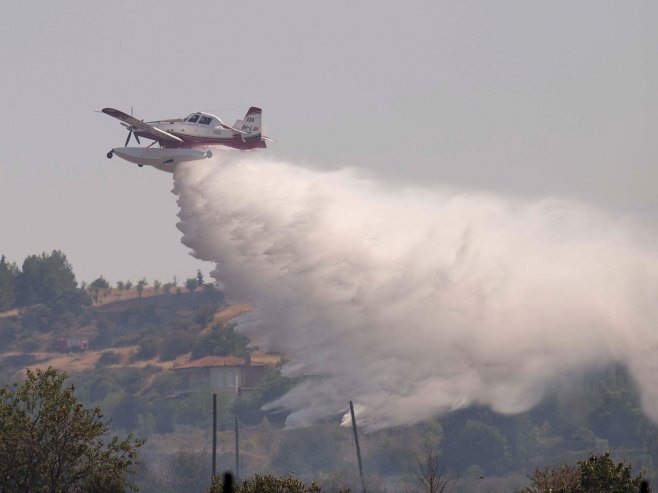 Gašenje požara u Grčkoj (Foto: EPA-EFE/ACHILLEAS CHIRAS) - 