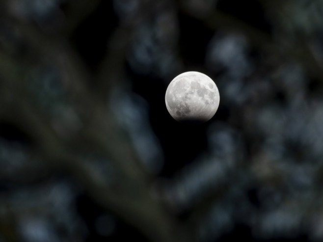 Mjesec (Foto: EPA-EFE/Zsolt Czegledi) - 
