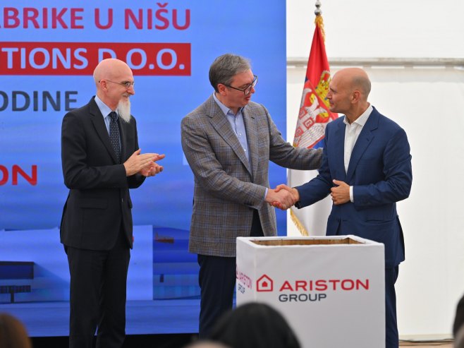 Vučić na polaganju kamena temeljca za novu fabriku kompanije "Ariston" (Foto: TANJUG/ DIMITRIJE NIKOLIĆ) - 