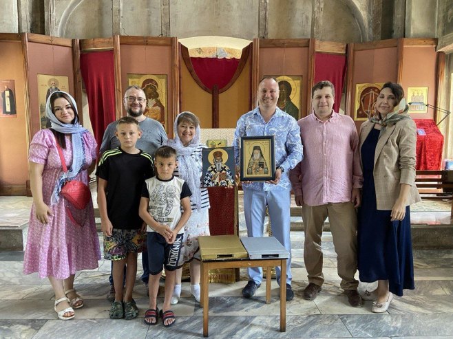 Ruska gazeta: Mastilović poklonio ikone mjesnoj crkvi Kazanske ikone Bogorodice