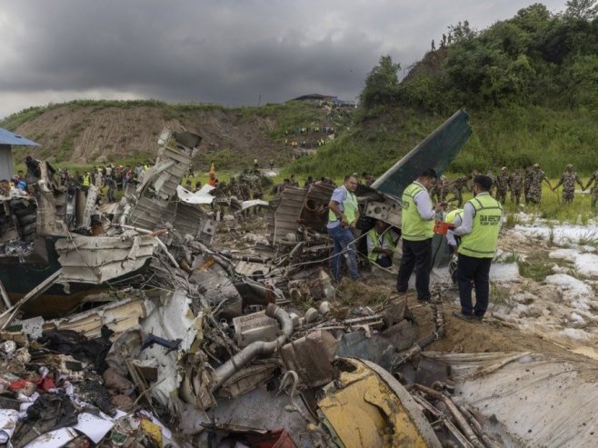 Avion se srušio prilikom polijetanja u Nepalu, najmanje 18 poginulih