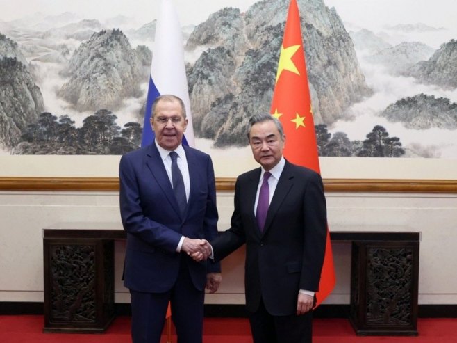 Lavrov i Vang (Foto: EPA/Chen Bin CHINA OUT / UK AND IRELAND OUT) - 