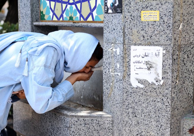 Vrućine u Iranu (Foto: EPA-EFE/ABEDIN TAHERKENAREH) - 
