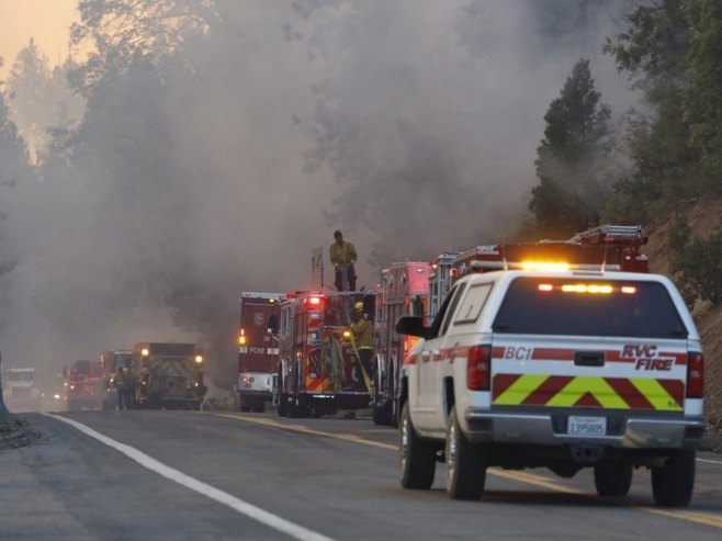 Požari u Kaliforniji (Foto: EPA-EFE/JOHN G. MABANGLO) - 