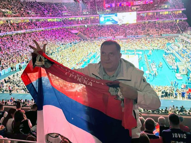 Dodik na utakmici Srbije i Amerike (VIDEO)