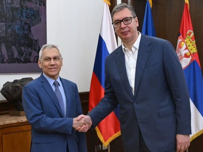 Vučić i Bocan-Harčenko (Foto: instagram.com/buducnostsrbijeav/) - 