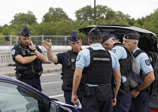 Francuska policija (foto: EPA-EFE/CAROLINE BREHMAN - ilustracija) - 