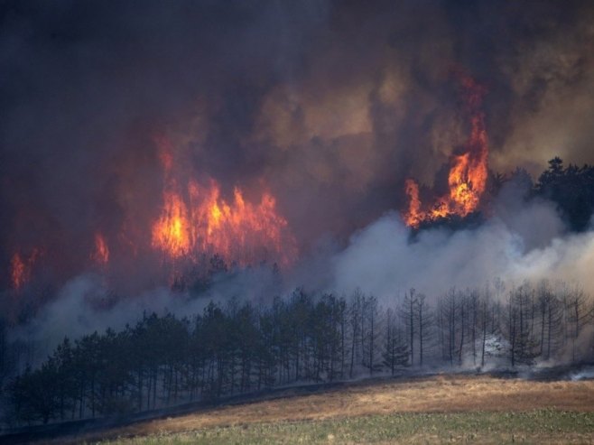 U Evropi aktivan veliki broj požara; Ugrožene kuće, evakuisano stanovništvo