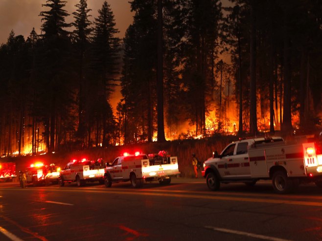 "Park požar" u Kaliforniji (Foto: EPA-EFE/JOHN G. MABANGLO) - 