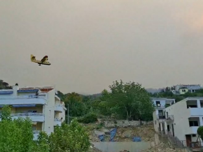 Ponovo buknuli požari u Gornjim Tučepima, Podgora Selu i na Biokovu (VIDEO)