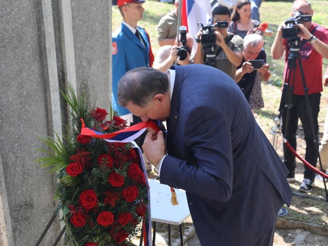 U Šušnjaru kod Sanskog Mosta obilježeno 83 godine od stradanja 5.500 Srba; Prisustvovao Dodik (FOTO)