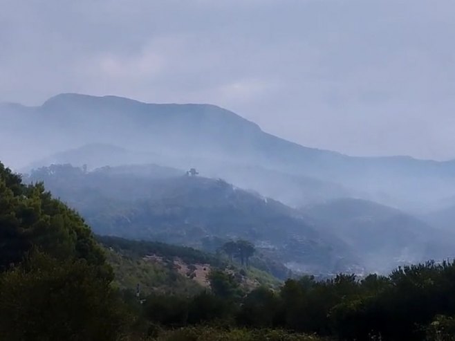 Tučepi: Stanje je bolje, vatrogasci sve snage usmjerili na Biokovo (VIDEO)