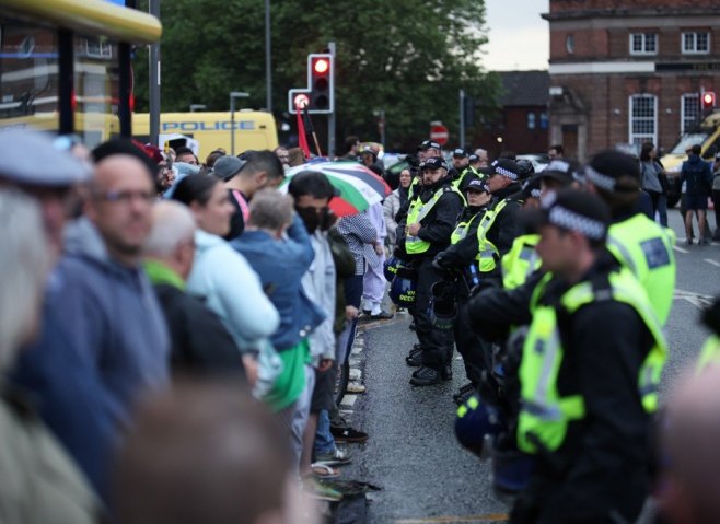 Protesti u Engleskoj (Foto: EPA/ADAM VAUGHAN) - 