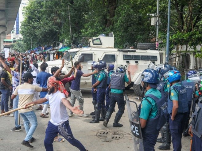 Premijerka Bangladeša podnijela ostavku i napustila zemlju - demonstranti upali u njenu rezidenciju