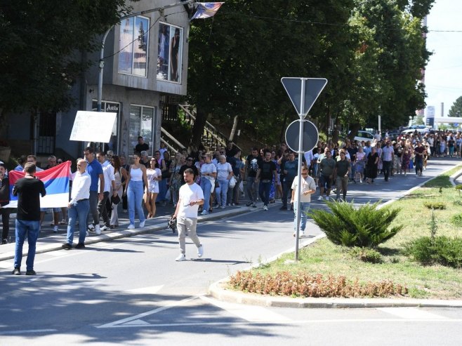 Kosovska Mitrovica, protesti (foto: TANJUG/ STR, fotografija niske rezolucije/ nr) - 