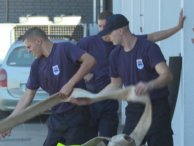 Banjalučki vatrogasci: Učestali požari, ne paliti nisko rastinje