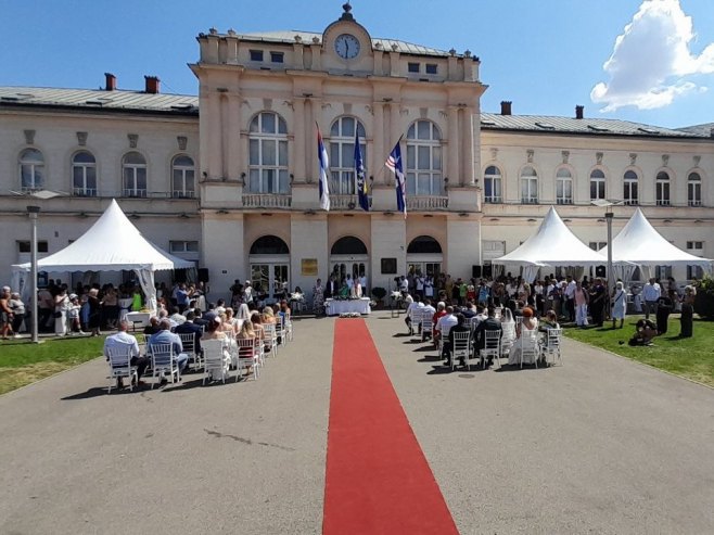 Prvo kolektivno vjenčanje u Bijeljini - promocija braka i porodice (FOTO)