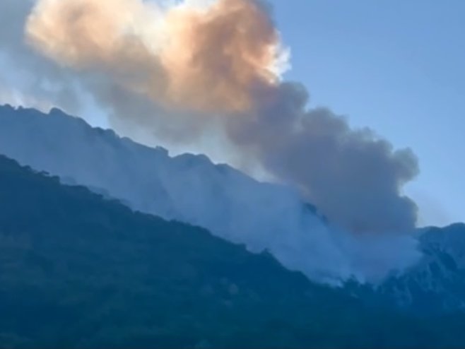 Požar na Zelengori, helikopter iz Srbije ponovo čeka odobrenje iz Sarajeva (VIDEO)