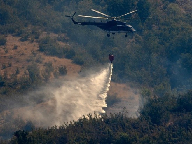 Helikopter (Foto: ilustracija/EPA-EFE/GEORGI LICOVSKI) - 