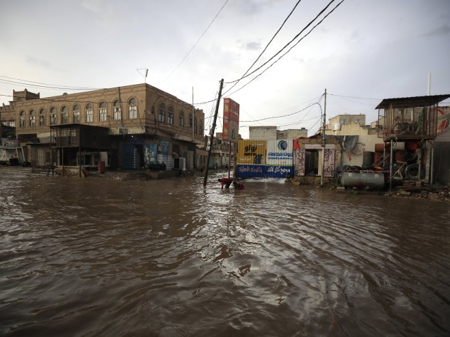 Poplave u Јemenu (Foto: EPA-EFE/YAHYA ARHAB) - 