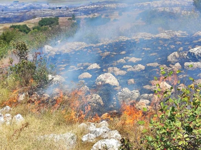 Doboj: Tri intervencije na gašenju požara, spriječena tragedija u soliteru