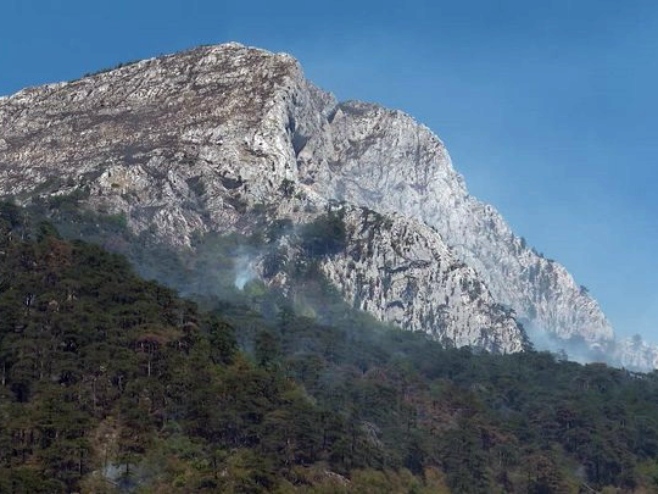 Na Zelengori situacija stabilizovana, ali na obroncima planine još gori (VIDEO)